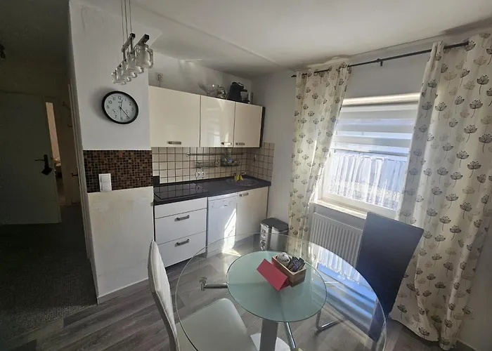 Schoene Vollmoeblierte In - Forstfeld