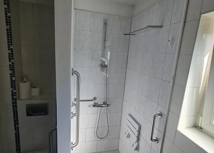 Schoene Vollmoeblierte In - Forstfeld דירה *