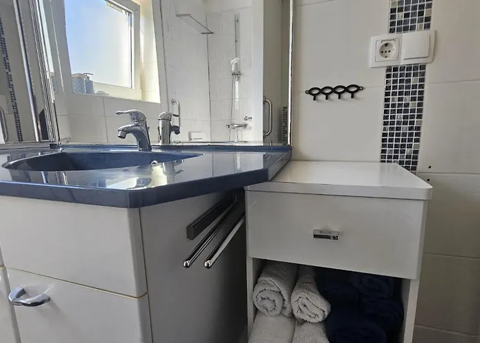 Schoene Vollmoeblierte In - Forstfeld